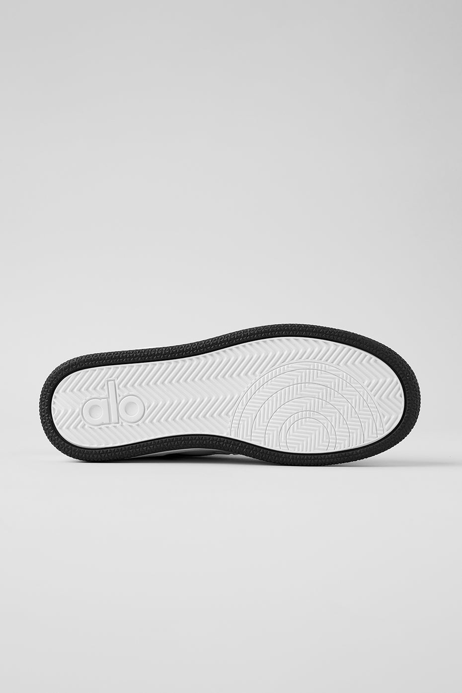 ALO Recovery Mode Sneaker (Unisex) - Black/White