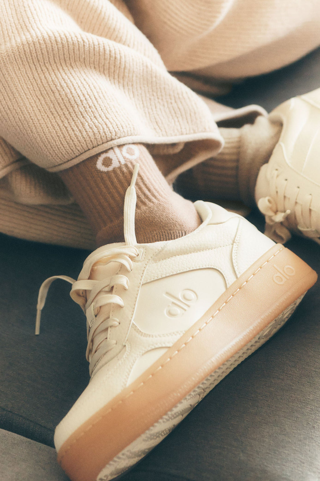 ALO Recovery Mode Sneaker (Unisex) - Clay