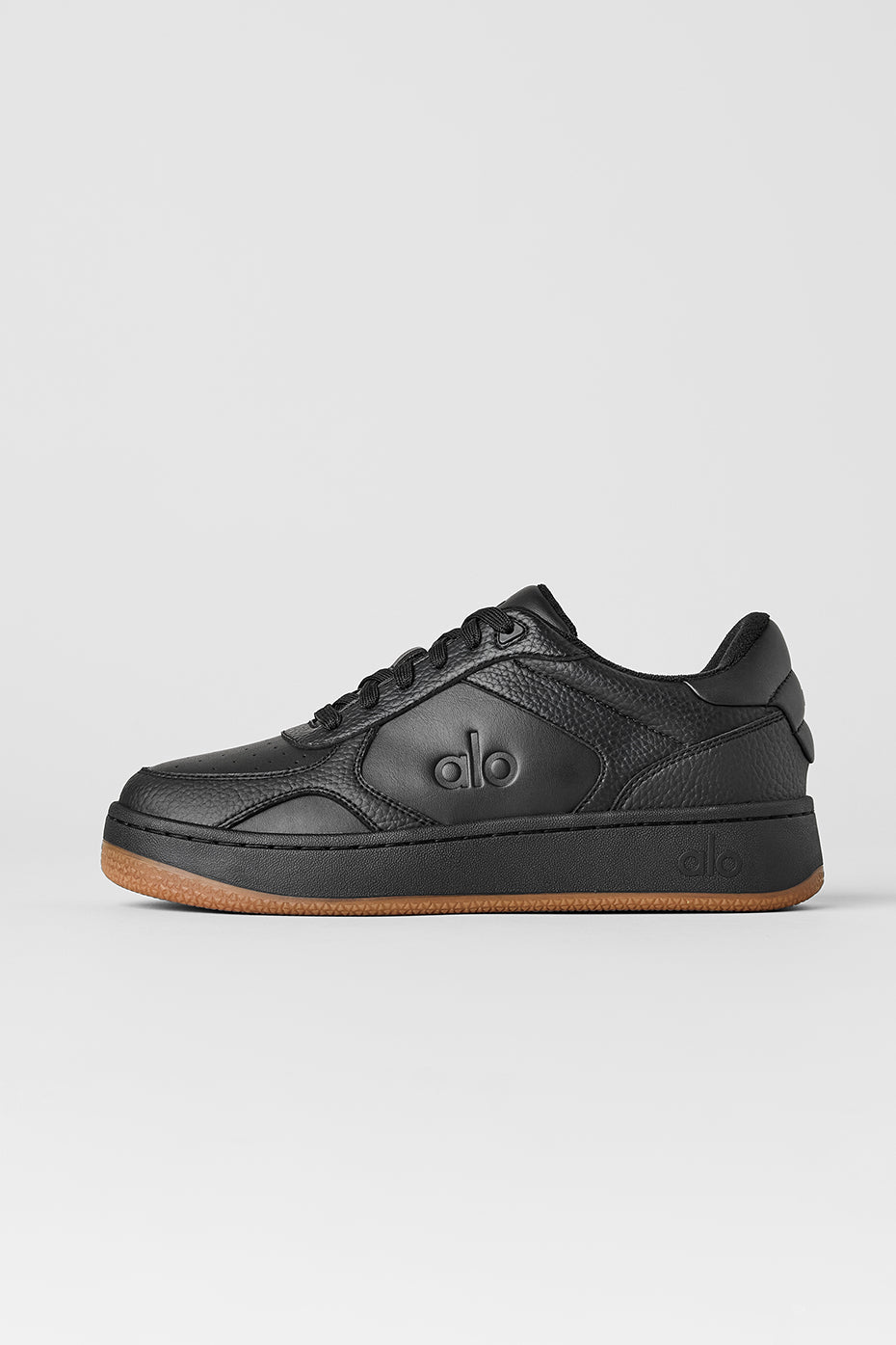 ALO Recovery Mode Sneaker (Unisex) - Black/Gum
