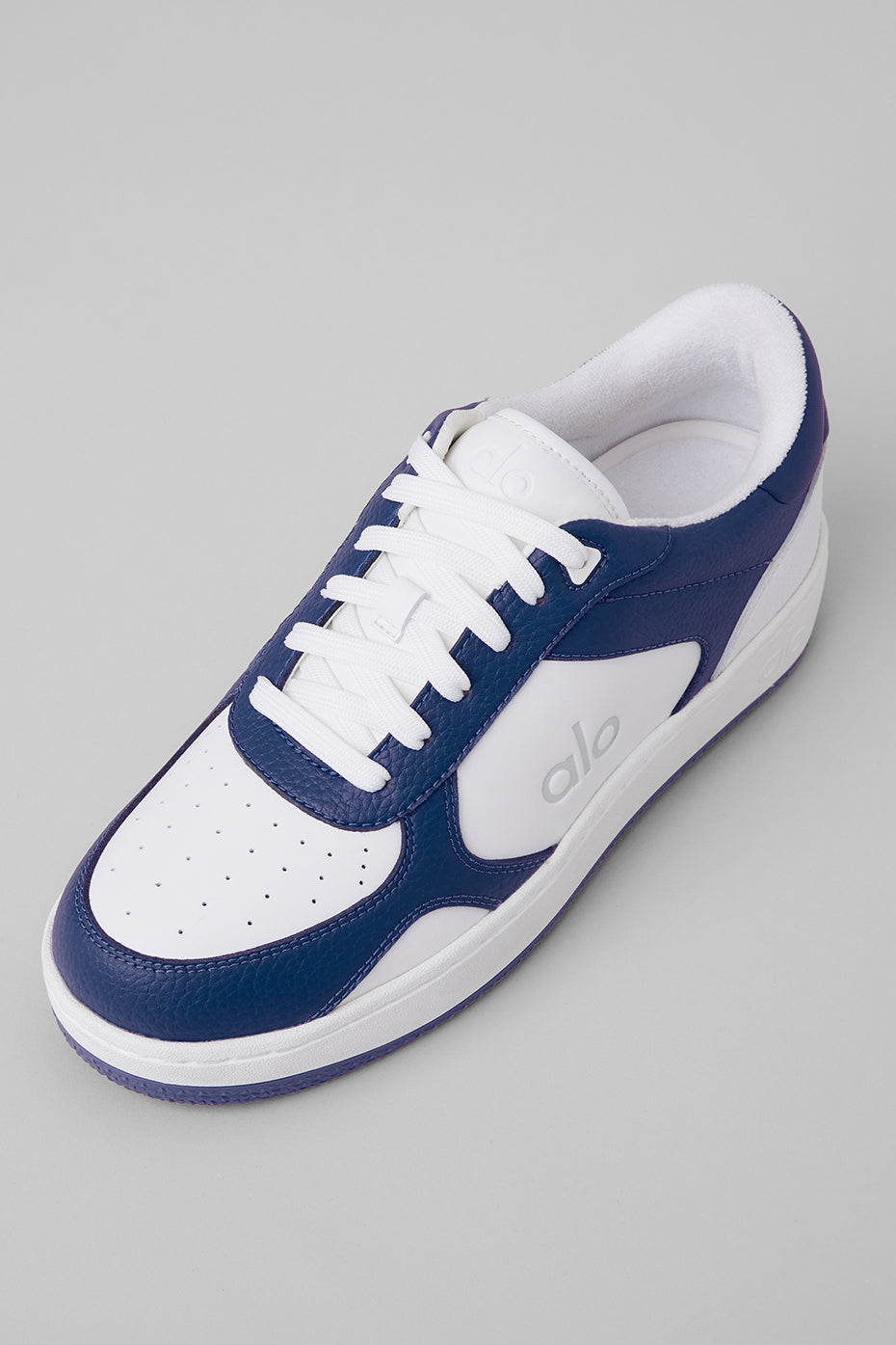 ALO Recovery Mode Sneaker (Unisex) - Navy/White