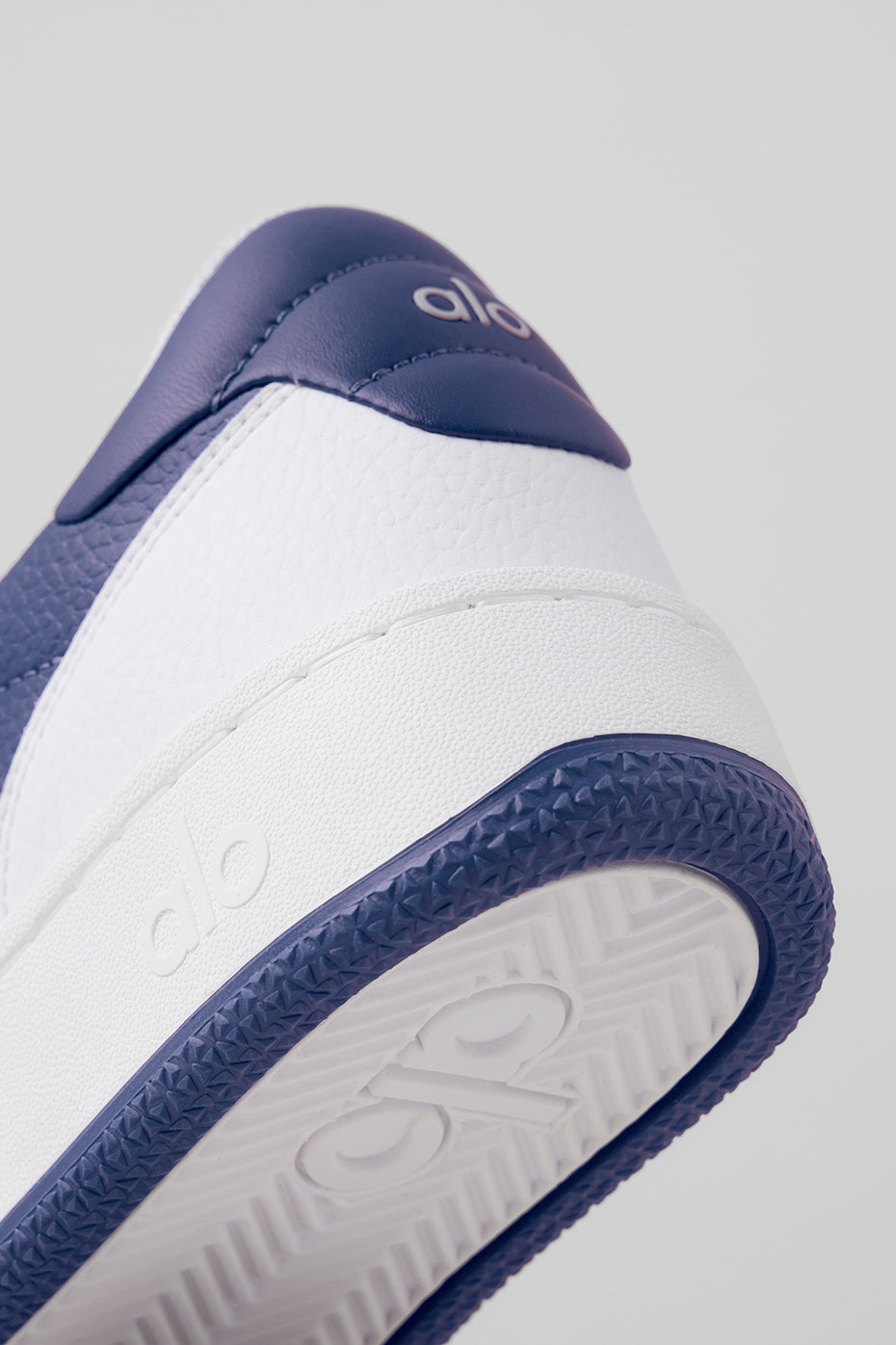 ALO Recovery Mode Sneaker (Unisex) - Navy/White