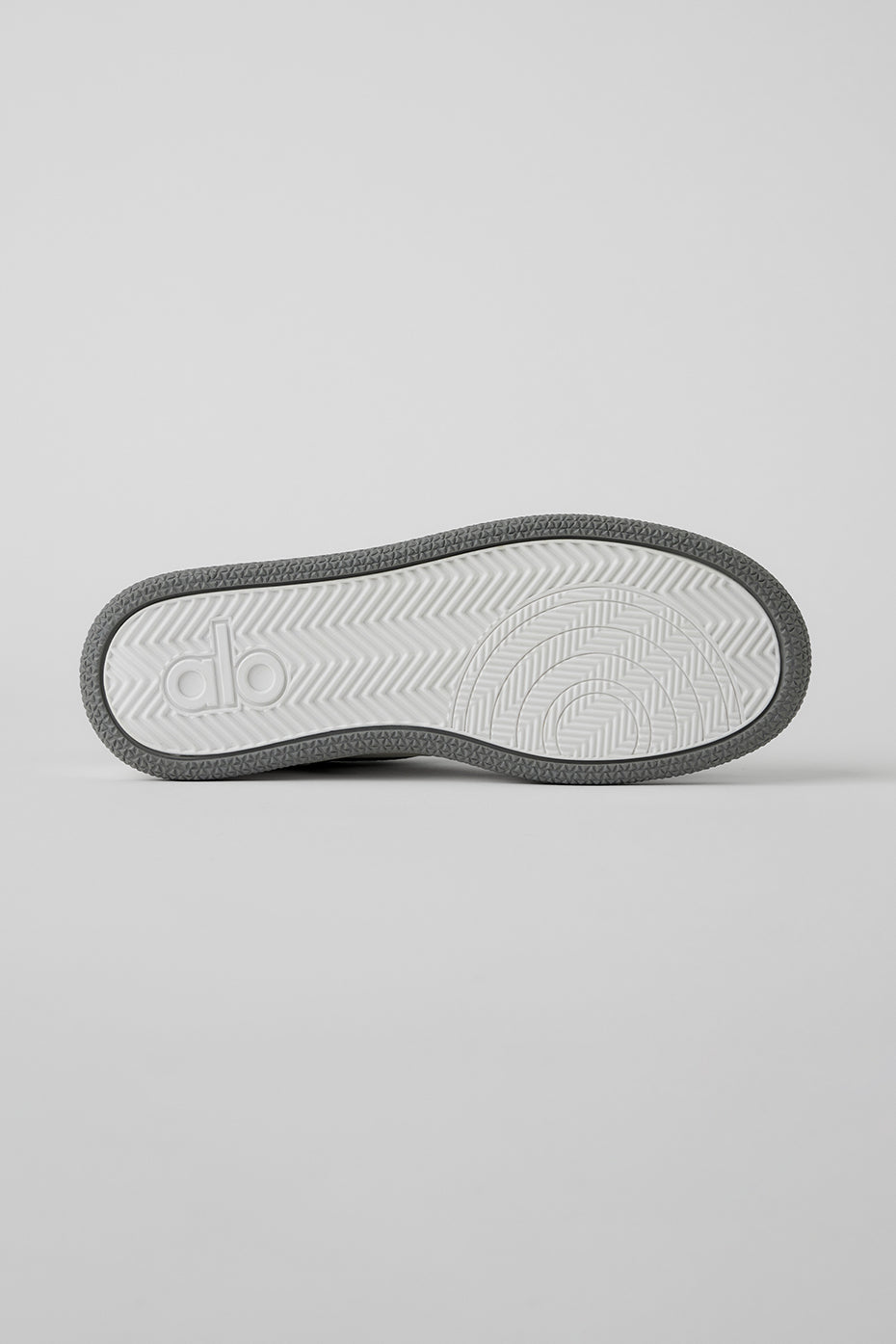 ALO Recovery Mode Sneaker (Unisex) - Grey/White