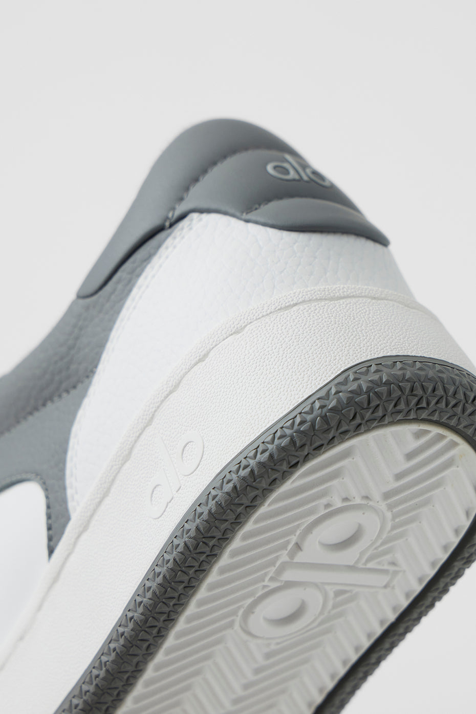 ALO Recovery Mode Sneaker (Unisex) - Grey/White