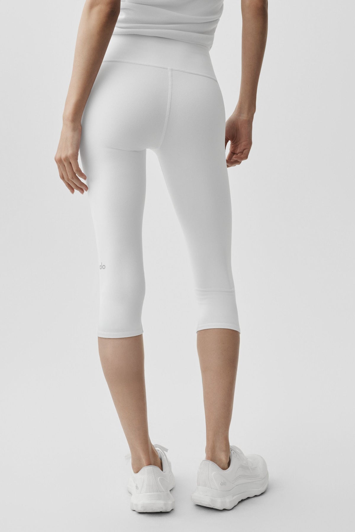 16 High-Waist Airbrush Capri - White