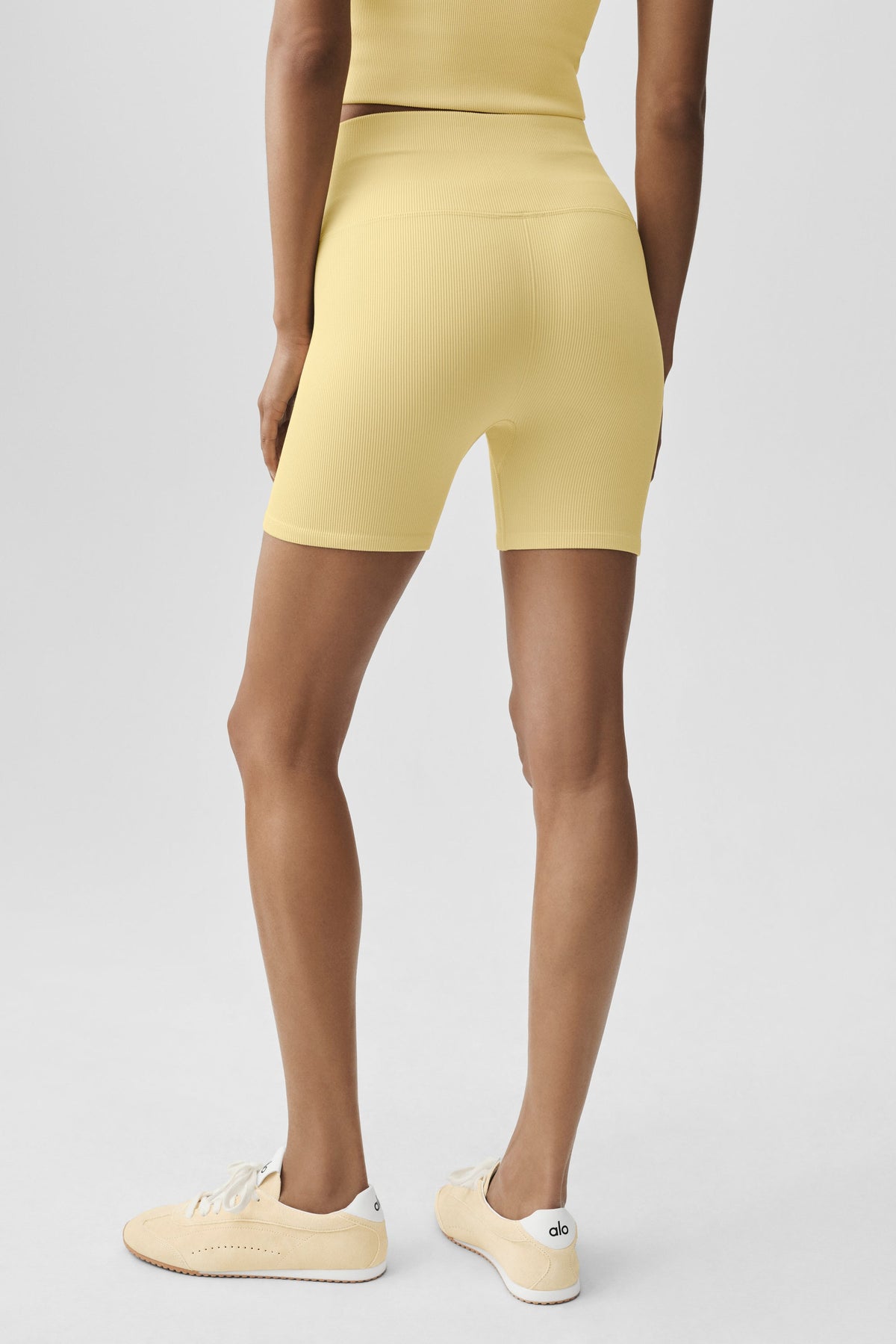5 Seamless Ribbed Favorite Short - Warm Butter
