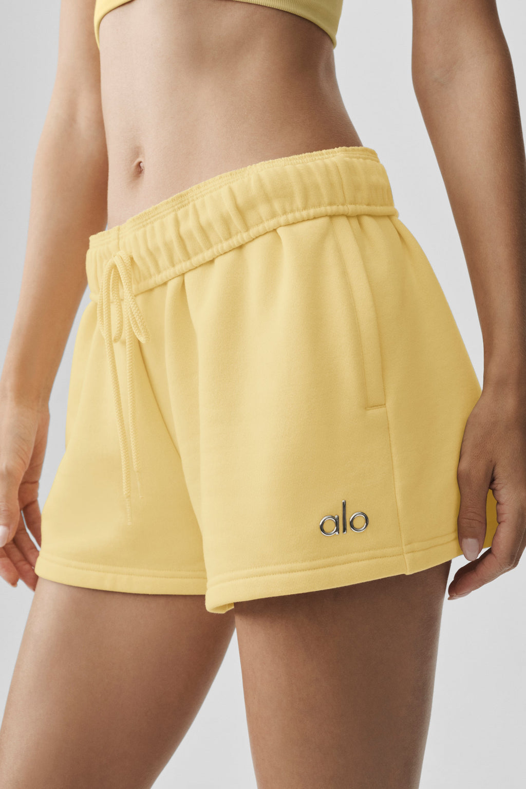 Accolade Short - Warm Butter